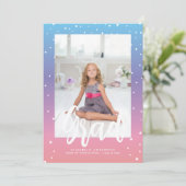 Roze blauwe Paarse regenbooggradiënt Afstuderen Fo Aankondiging (Staand voorkant)