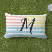 Roze blauwgele strips monogram buitenkussen (Gras)