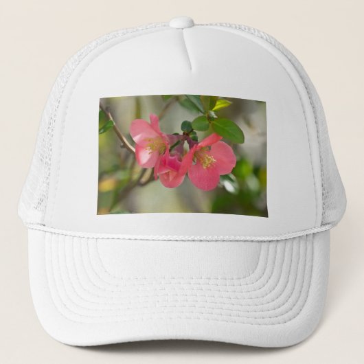 Roze bloeiende kweepgloed trucker pet (Voorkant)