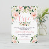 Roze bloem eerste verjaardagsuitnodiging kaart (Staand voorkant)