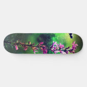 Roze bloem en bijen tegen het wereldskateboard persoonlijk skateboard (Horizontaal)