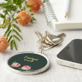 Roze bloem en bladeren op donkergroen sleutelhanger (Zijkant)