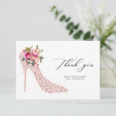 Roze bloem en hooggehakte script bruidsdouche bedankkaart (Staand voorkant)