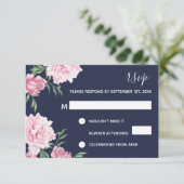 Roze bloem en marineblauwe achtergrond | RSVP Kaart (Staand voorkant)