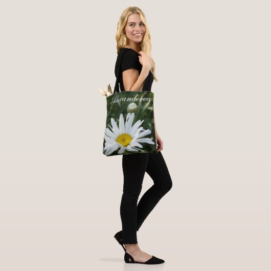 Roze bloem gepersonaliseerd met naam bruid & datum tote bag (Op model)