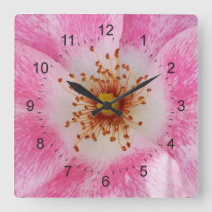 roze bloem in de schaduw vierkante klok