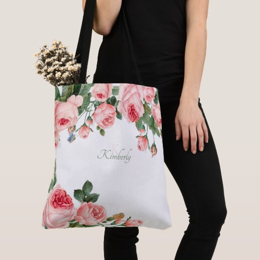 Roze Bloem Initialen Monogram met Blozende Roos Tote Bag (Dichtbij)