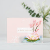 Roze bloem Lotus Yoga Spa Cadeaubon Kaart (Staand voorkant)