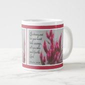 Roze bloem, met vers van Psalm 31:24 Grote Koffiekop (Voorkant rechts)