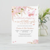 Roze bloem vlinder babyshower uitnodiging (Staand voorkant)