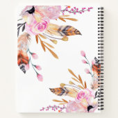 Roze bloemblaadjes veer boho monogram notitieboek (Achterkant)