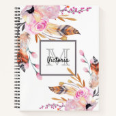 Roze bloemblaadjes veer boho monogram notitieboek (Voorkant)
