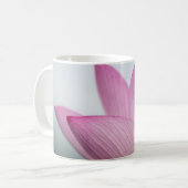Roze Bloemblad Macro Fotografie Mok (Voorkant links)