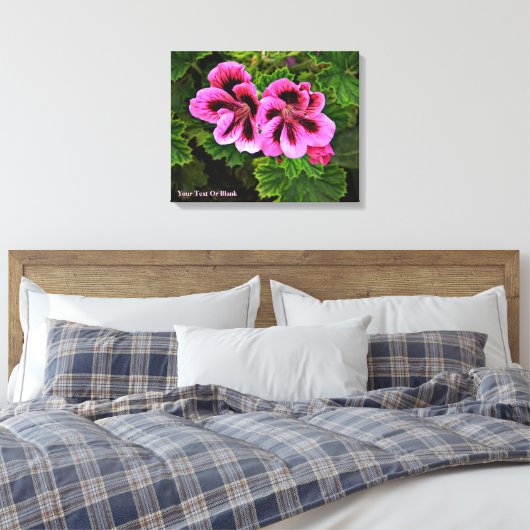 Roze bloemen 1 canvas afdruk (Insitu (Slaapkamer))