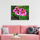 Roze bloemen 1 canvas afdruk (Insitu (Woonkamer))