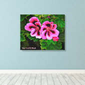 Roze bloemen 1 canvas afdruk (Insitu (Houten vloer))