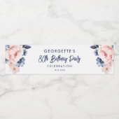 Roze Bloemen 80e Verjaardagsfeestje Script Viering Waterfles Etiket (Enkel label)