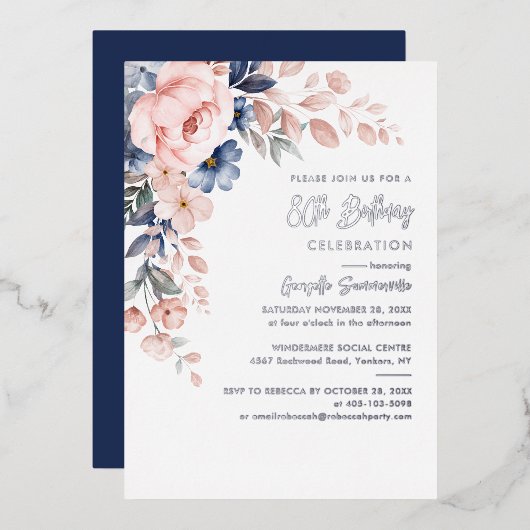 Roze Bloemen 80ste Verjaardagsfeestje Zilver Folie Uitnodiging (Voorkant / Achterkant)