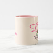 Roze Bloemen Aangepaste Naam en Monogram Tweekleurige Koffiemok (Center)