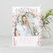 Roze Bloemen Afstuderen Aankondiging Kaart Uitnodi (Staand voorkant)