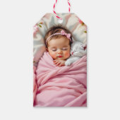 Roze Bloemen Baby Meisje en Witte Kitten Cadeaulabel (Voorkant)