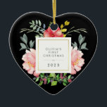 roze bloemen baby's Eerste Kerstmis op zwart Keramisch Ornament<br><div class="desc">Deze prachtige sierbloem is voorzien van roze pinda's met een mooie waterverf en grijze en groene bladeren. Een vierkant lijst met faux goudfolie bevindt zich in het midden, en je kunt je personaliseren met de naam van je baby en elk bericht of jaar met behulp van de sjabloon. (OPMERKING: de...</div>