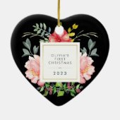  roze bloemen baby's Eerste Kerstmis op zwart Keramisch Ornament (Achterkant)