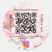 Roze bloemen bedrijfsnaam qr code instagram ronde sticker (Voorkant)