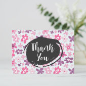 Roze bloemen bevestigen de Bedankt van het flinke  Kaart (Staand voorkant)