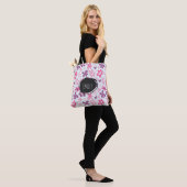 Roze bloemen bevestigen het griepachtige patroon o tote bag (Op model)