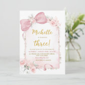 Roze Bloemen Boog Meisje 3e verjaardag Uitnodiging (Staand voorkant)