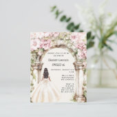 Roze bloemen boog witte jurk Sweet 16 uitnodiging (Staand voorkant)