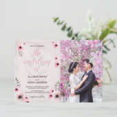 Roze Bloemen bruiloft uitnodigingen met foto (Staand voorkant)