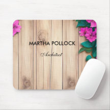 Roze bloemen bruin hout