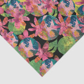 Roze bloemen collage op zwarte achtergrond tissuepapier (Detail)