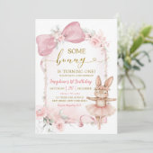 Roze Bloemen Coquette Boog konijn eerste verjaarda Kaart (Staand voorkant)