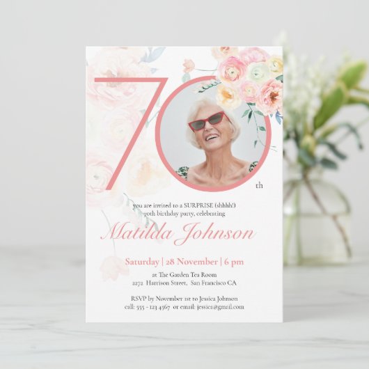 Roze Bloemen Custom Photo Surprise 70ste Verjaarda Kaart (Staand voorkant)