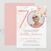 Roze Bloemen Custom Photo Surprise 70ste Verjaarda Kaart (Voorkant / Achterkant)