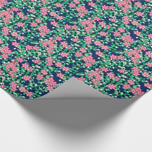 Roze bloemen, donkerblauwe achtergrond cadeaupapier (Hoek)