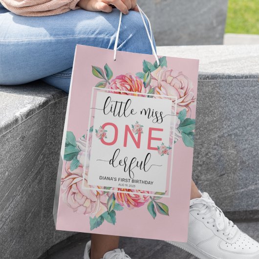 Roze Bloemen Eerste Verjaardag Medium Cadeauzakje