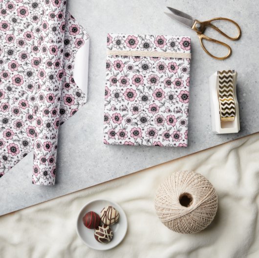 Roze bloemen en bladeren schetsontwerp cadeaupapier (Crafts)