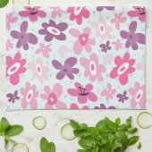 Roze bloemen en blauw hart bevestigen het griezeli theedoek (Gevouwen)