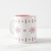 Roze bloemen en blokken tweekleurige koffiemok (Voorkant links)