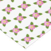 Roze bloemen en groene bladeren op witte tablet tafelkleed (Gekanteld)