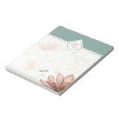 Roze bloemen en libel monogram notitieblok (Linkerzijde)