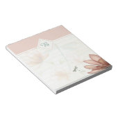Roze bloemen en libel monogram notitieblok (Schuin)