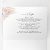 Roze bloemen en Pampas Grass Elegant Wedding Drieluik Uitnodiging (Binnenzijde eerst)