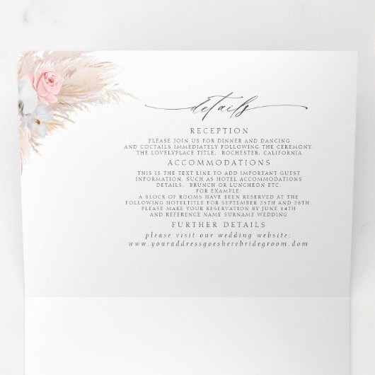 Roze bloemen en Pampas Grass Elegant Wedding Drieluik Uitnodiging (Binnenzijde eerst)