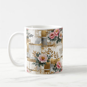 Roze bloemen en pleinen koffiemok
