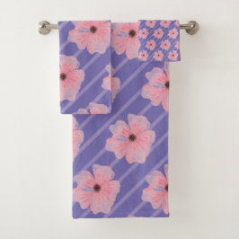Roze bloemen en strips voor handdoekjes bad handdoek